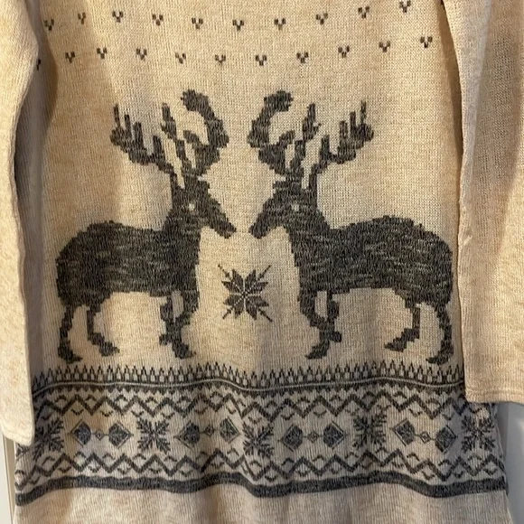 Women’s Lg Nordic Print Holiday Sweater Tunic - Picture 3 of 8
